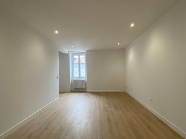 Location appartement, m² T 2 à Castres, 600 €