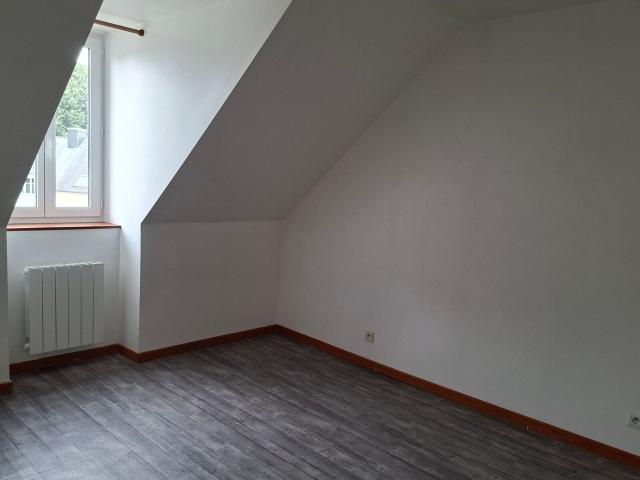 Location appartement, m² T 2 à Carhaix Plouguer, 590 €