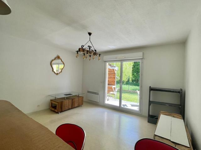 Location appartement, m² T 2 à Champcevinel, 555 €