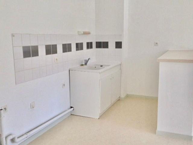 Location appartement, m² T 2 à Champcevinel, 564 €