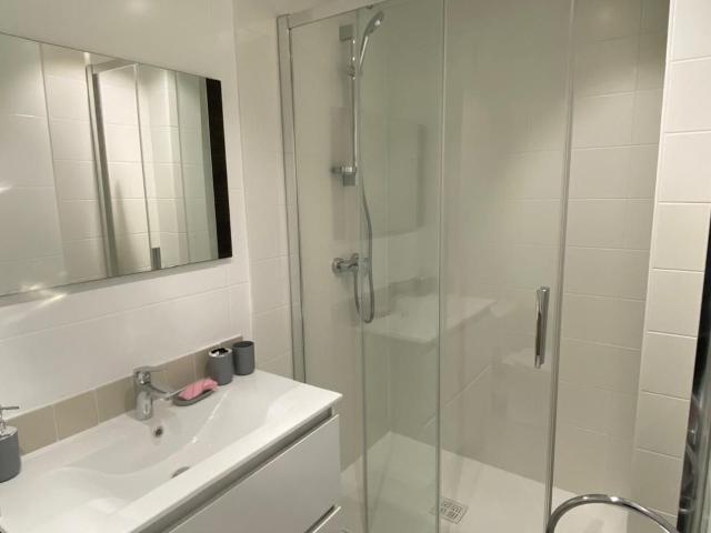 Location appartement, m² T 2 à Collonges sous Salève, 1 015 €