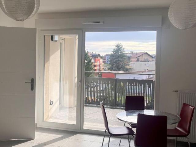 Location appartement, m² T 2 à Cruseilles, 900 €