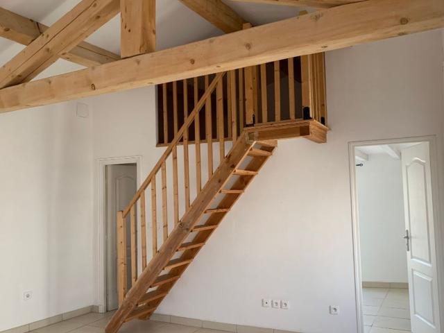 Location appartement, m² T 2 à Gattières, 881 €