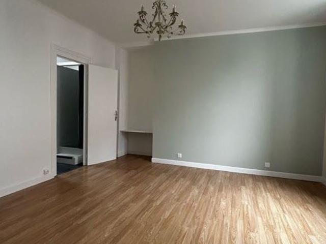 Location appartement, m² T 2 à Jouy le Châtel, 650 €