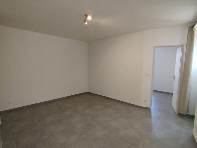 Location appartement, m² T 2 à Joyeuse, 468 €