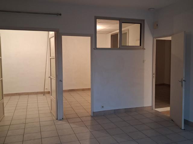 Location appartement, m² T 2 à La Motte d'Aigues, 665 €