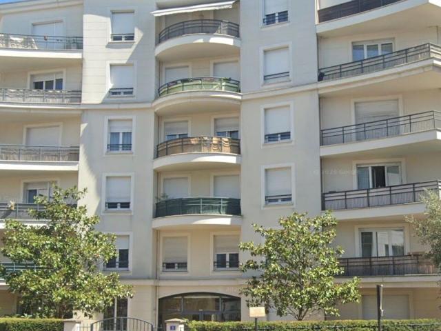 Location appartement, m² T 2 à Le Bourget, 900 €