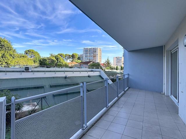 Location appartement, m² T 2 à Le Cannet, 930 €