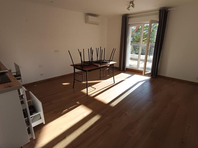 Location appartement, m² T 2 à Les Vans, 650 €