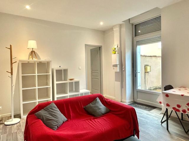 Location appartement, m² T 2 à Périgueux, 561 €