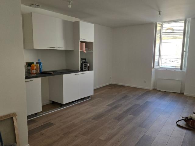 Location appartement, m² T 2 à Podensac, 780 €