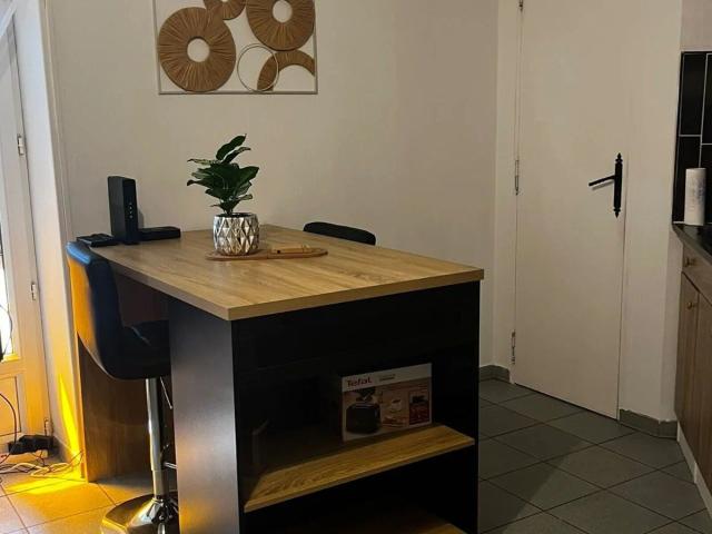 Location appartement, m² T 2 à Pommeuse, 600 €
