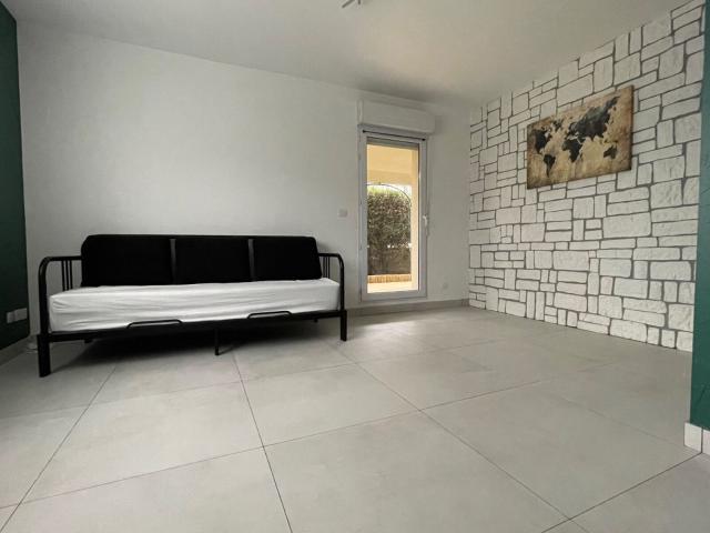 Location appartement, m² T 2 à Pontault Combault, 900 €