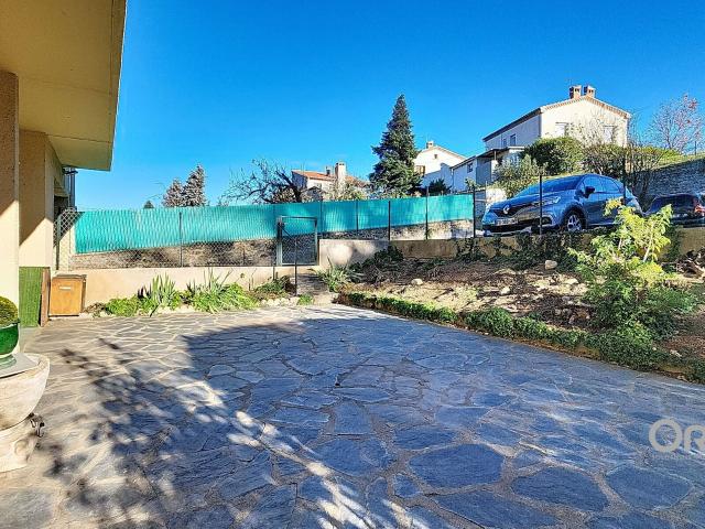 Location appartement, m² T 2 à Prades, 554 €