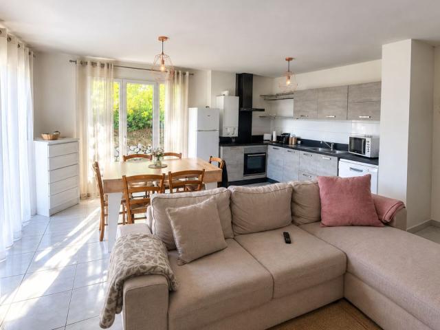 Location appartement, m² T 2 à Présilly, 1 200 €