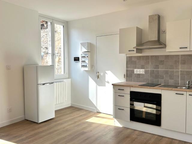 Location appartement, m² T 2 à Ribérac, 556 €