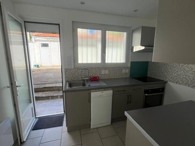 Location appartement, m² T 2 à Royan, 780 €