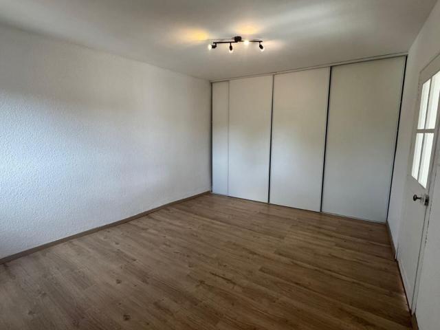 Location appartement, m² T 2 à Saint Ambroix, 470 €