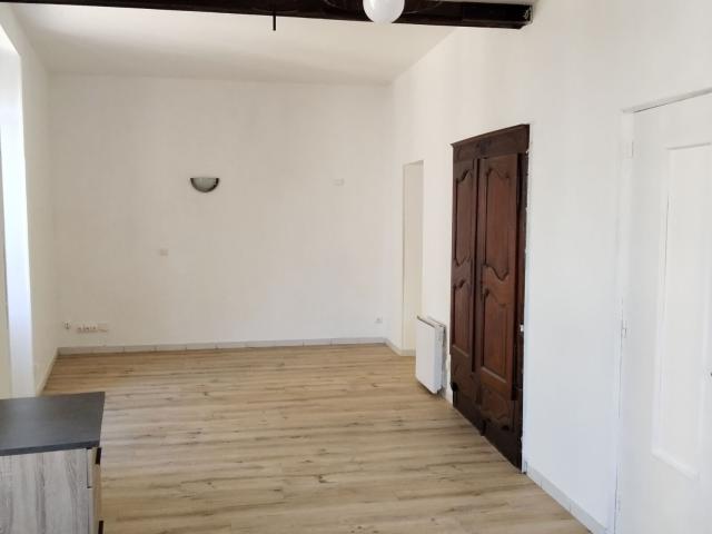 Location appartement, m² T 2 à Saint Ambroix, 480 €