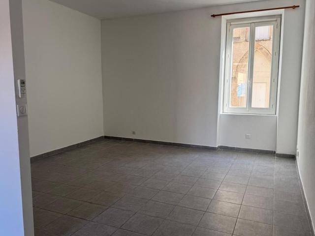 Location appartement, m² T 2 à Saint Ambroix, 490 €