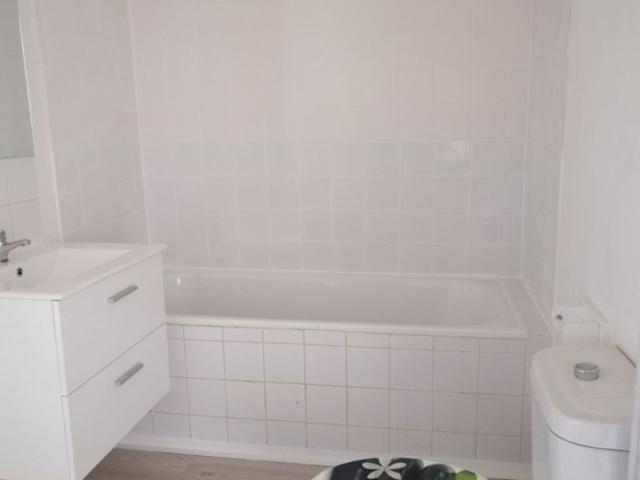 Location appartement, m² T 2 à Saint Étienne, 350 €