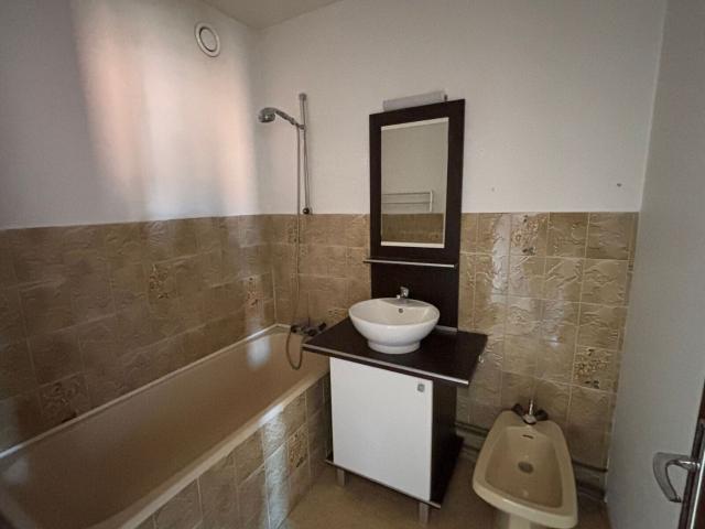Location appartement, m² T 2 à Saint Pierre du Mont, 430 €