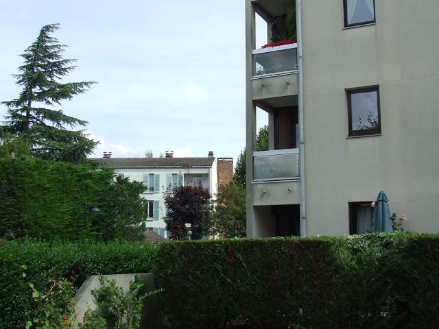Location appartement, m² T 2 à Saint Thibault des Vignes, 880 €
