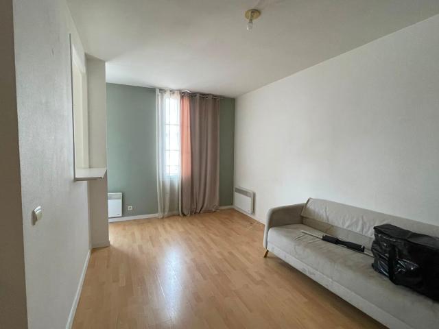 Location appartement, m² T 2 à Serris, 975 €