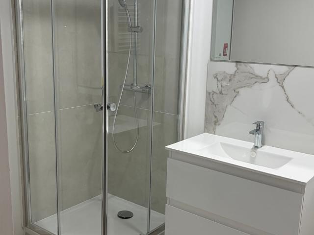 Location appartement, m² T 2 à Vinon sur Verdon, 750 €