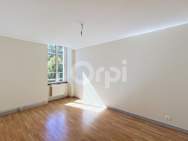 Location appartement, m² T 4 à Nailhac, 570 €