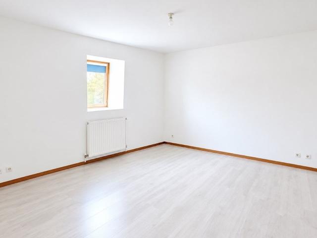 Location appartement, m² T 4 à Danizy, 690 €