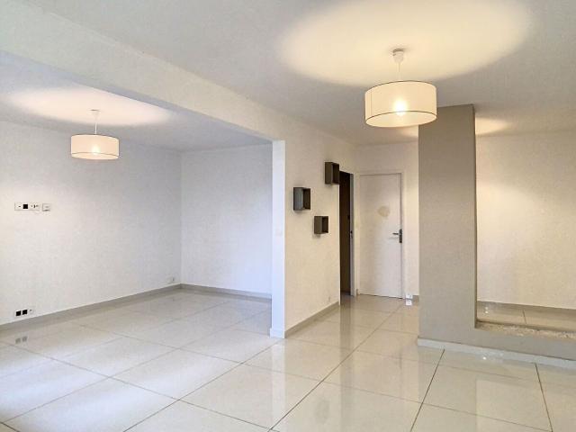 Location appartement, m² T 5 à Antibes, 1 535 €