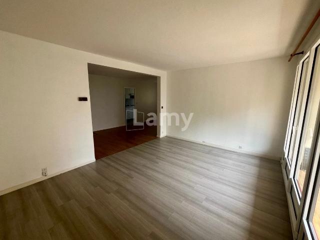 Location Appartement Mail des Catalpas, Montigny le Bretonneux