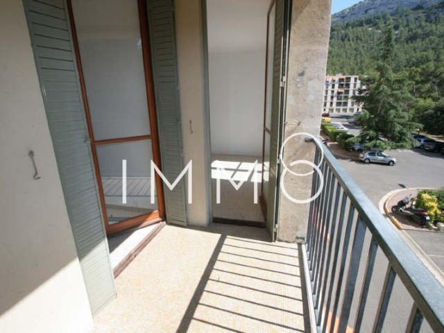 Location appartement Marseille 4 pièces 81m² 1120€