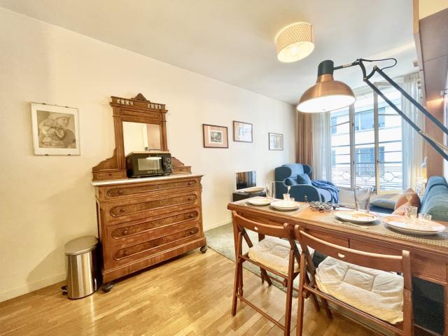 Location Appartement Meublé 1 pièce 25 m² Champs Elysées Etoile 75008 Paris S08103