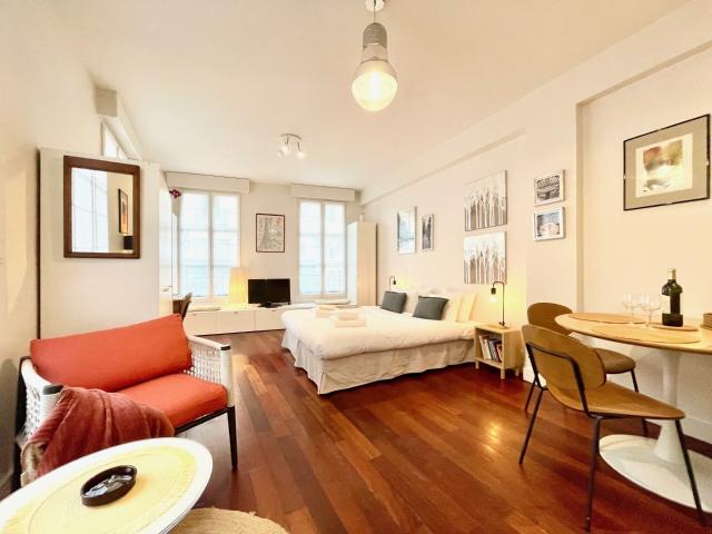 Location Appartement Meublé 1 pièce 31 m² Châtelet Les Halles 75001 Paris S01408