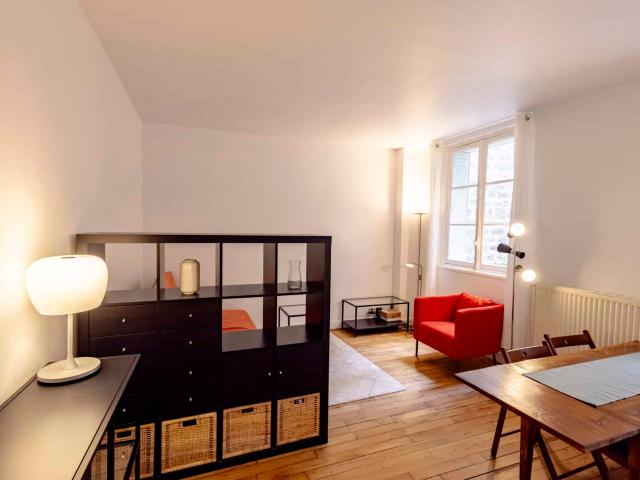 Location Appartement Meublé 1 pièce 35 m² Champ de Mars 75006 Paris S06474