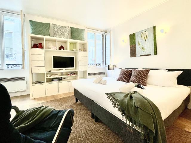 Location Appartement Meublé 1 pièce 36 m² Montorgueil 75002 Paris S02037