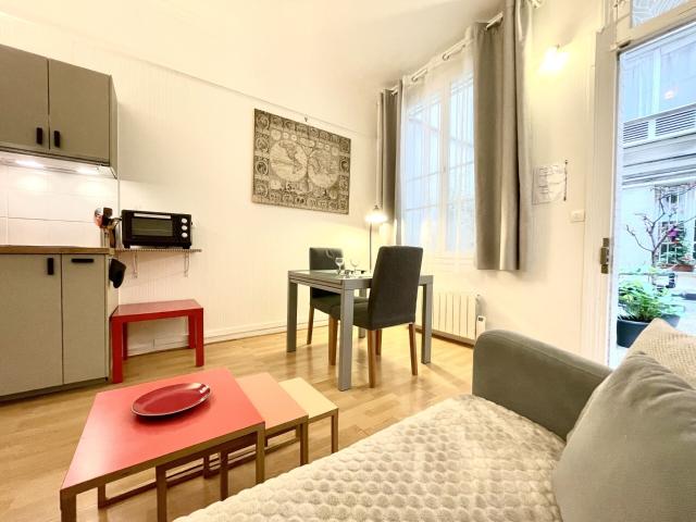Location Appartement Meublé 2 pièces 29 m² Raspail Sèvres Babylone 75006 Paris 106444
