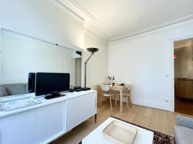 Location Appartement Meublé 2 pièces 32 m² Champ de Mars 75007 Paris 107241