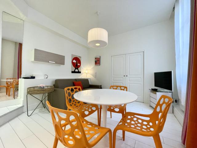 Location Appartement Meublé 2 pièces 40 m² Elysées Madeleine 75008 Paris 108191