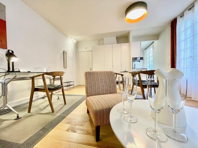 Location Appartement Meublé 2 pièces 42 m² Invalides 75007 Paris 107404