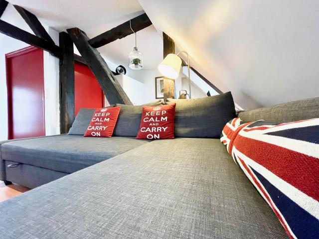 Location Appartement Meublé 2 pièces 70 m² Hôtel de Ville Beaubourg 75004 Paris 104166