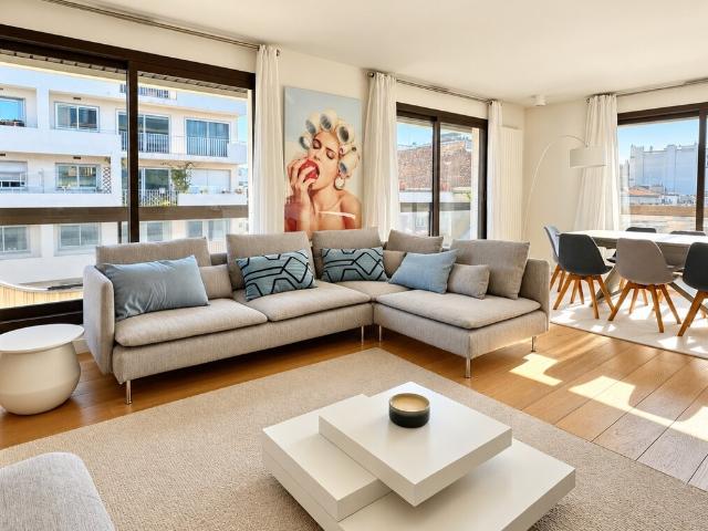 Location appartement meublé de 118 m2 rue des Entrepreneurs à Paris