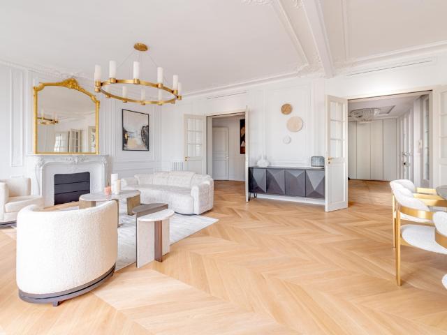 Location appartement meublé de 247 m2 rue de Longchamp à Paris