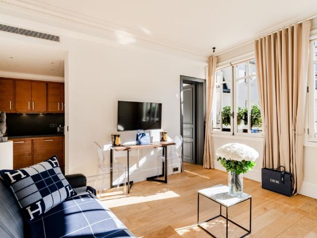 Location appartement meublé de 37 m2 rue Saint Honoré 6B à Paris
