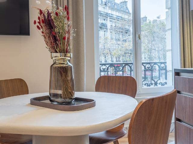 Location appartement meublé de 42 m2 rue de Rennes à Paris