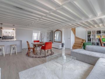 Location appartement meublé de 47 m2 Place Dauphine à Paris