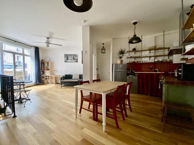 Location appartement meublé de 50 m2 rue Tardieu à Paris