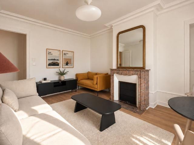 Location appartement meublé de 61 m2 rue Surcouf à Paris